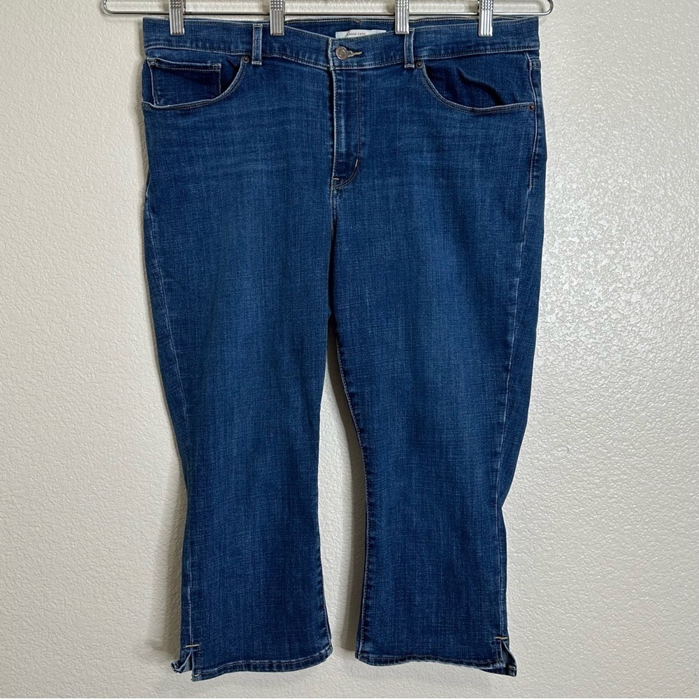 Levi's Blue Denim Women's Classic Capri Jeans, Size 18